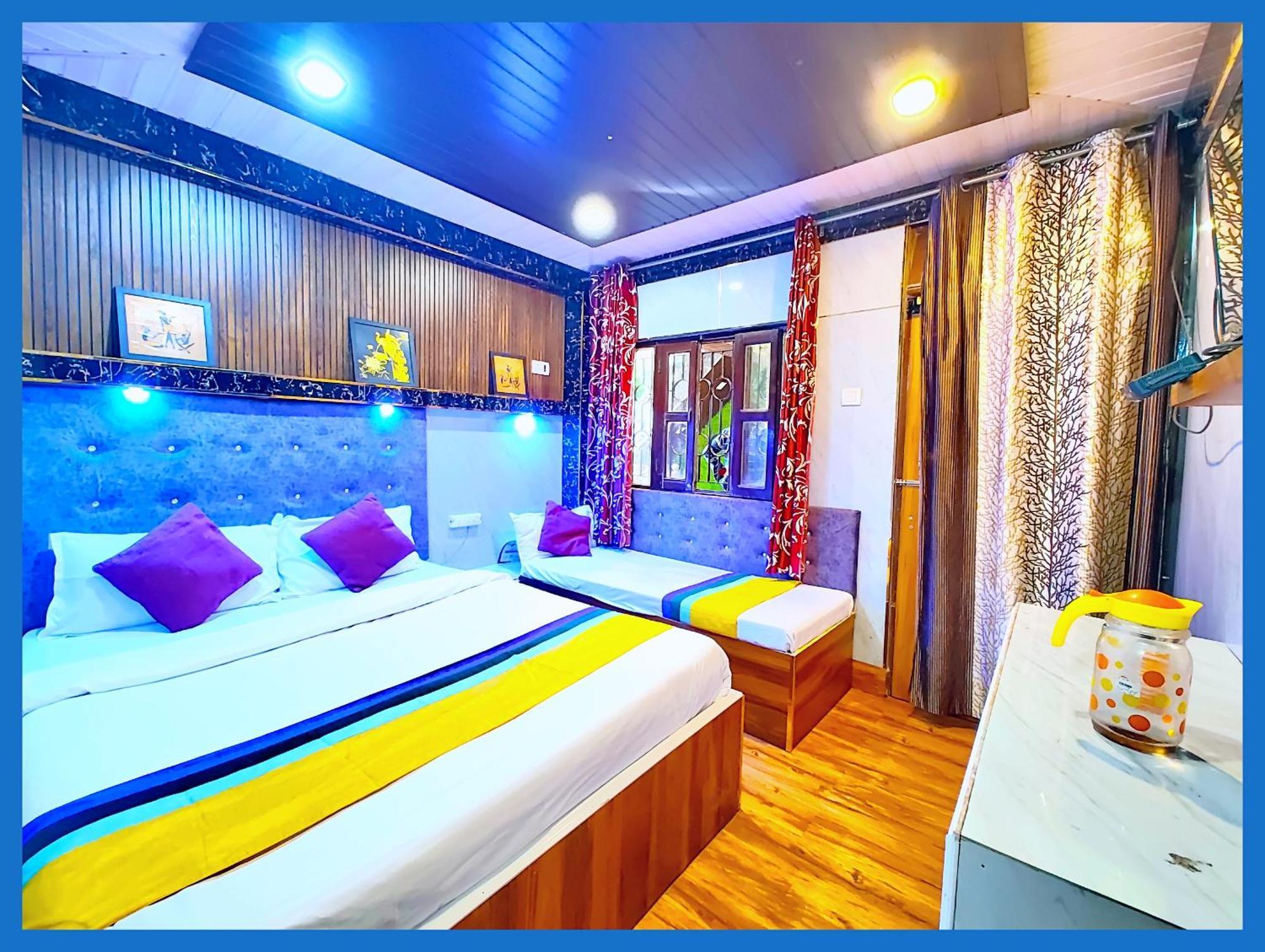 Flattiess ! Hotel Near Mall Road - Open Sitting Area On Terrace With Full Naini Lake View And Mountain Valley View - Wi Fi - Room Service Available - Top Rated Hotel Нейнитал Екстериор снимка