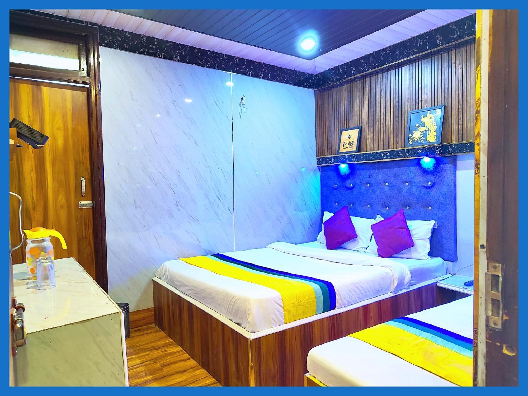 Flattiess ! Hotel Near Mall Road - Open Sitting Area On Terrace With Full Naini Lake View And Mountain Valley View - Wi Fi - Room Service Available - Top Rated Hotel Нейнитал Екстериор снимка